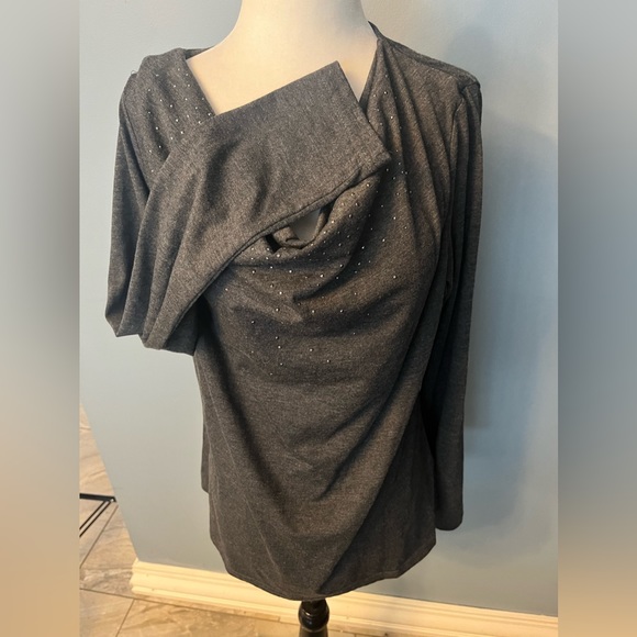Studio Womans Gray Top w/ Embellishments !! - Picture 3 of 8